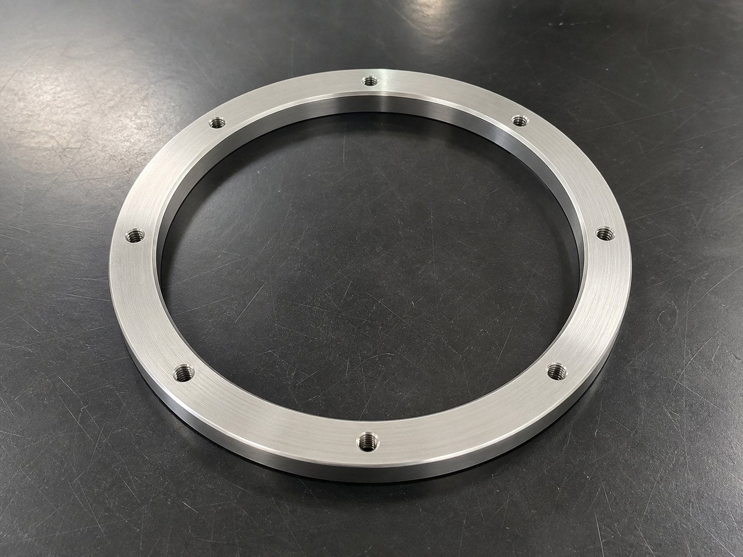 Revision tecnica de mecanizado CNC: Small-Batch Machining Review for a Stainless Steel Annular Flange: Critical Dimensions,
