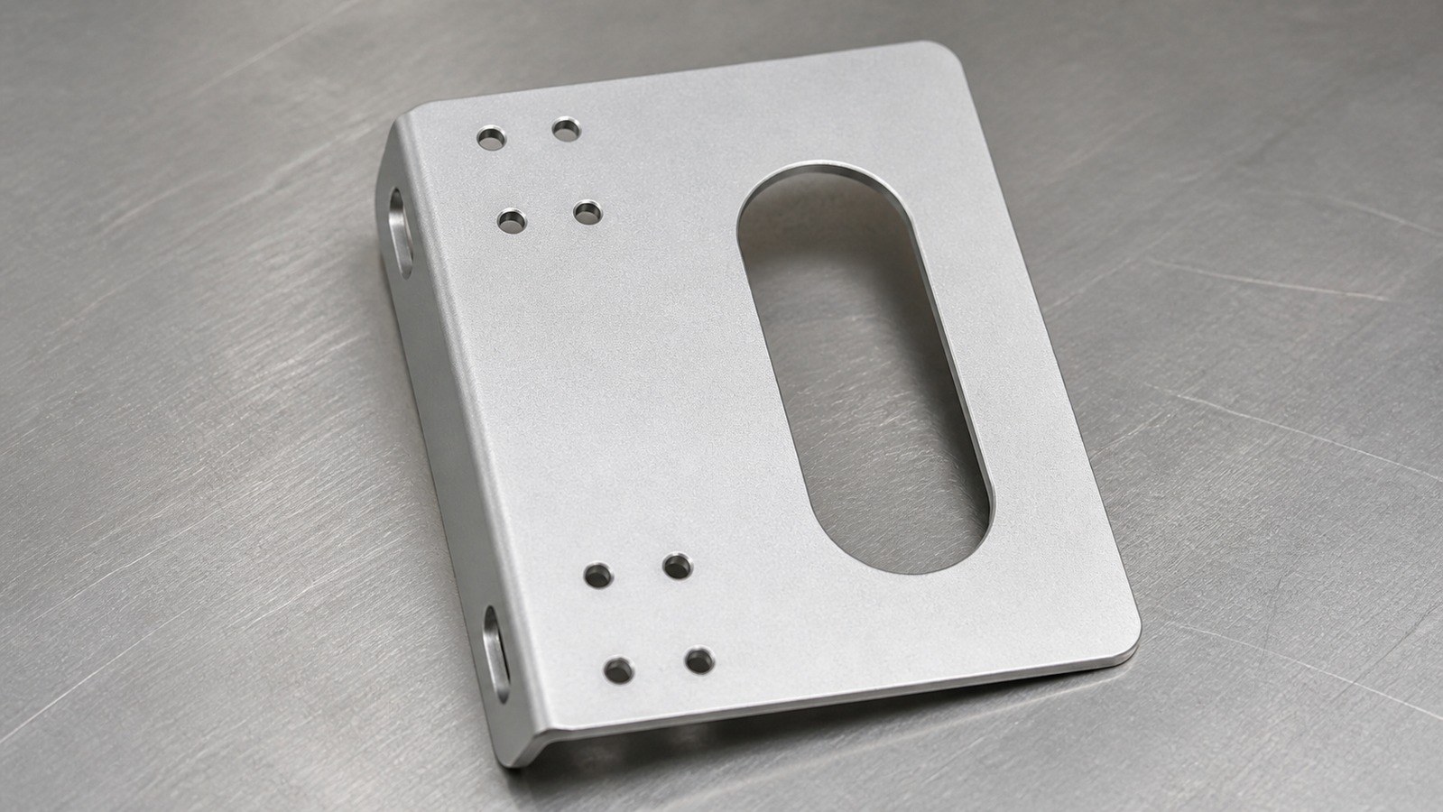 Revision tecnica de mecanizado CNC: Machining Case for a Bent Hanger Bracket in Custom Automation Assembly Equipment: Hole-Slot