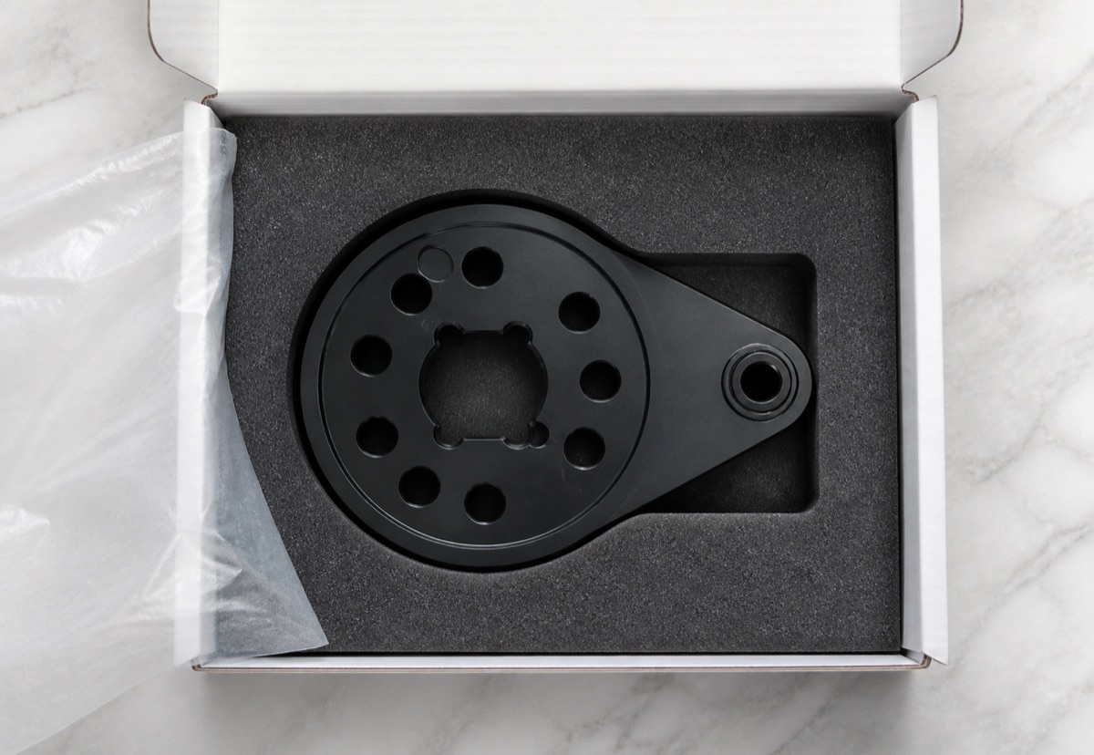 Embalaje con espuma protegida para brazo oscilante de tobillo anodizado negro