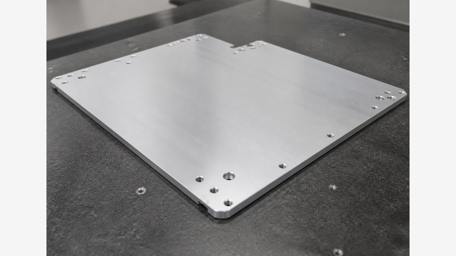 Revision tecnica de mecanizado CNC: CNC Machining Review of a Rectangular Load-Bearing Plate for Custom Automation Assembly