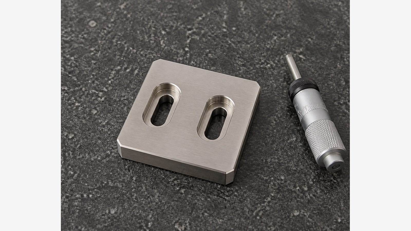 Revision tecnica de mecanizado CNC: Machining Case of a Rectangular Transition Spacer Plate for Custom Automation Assembly