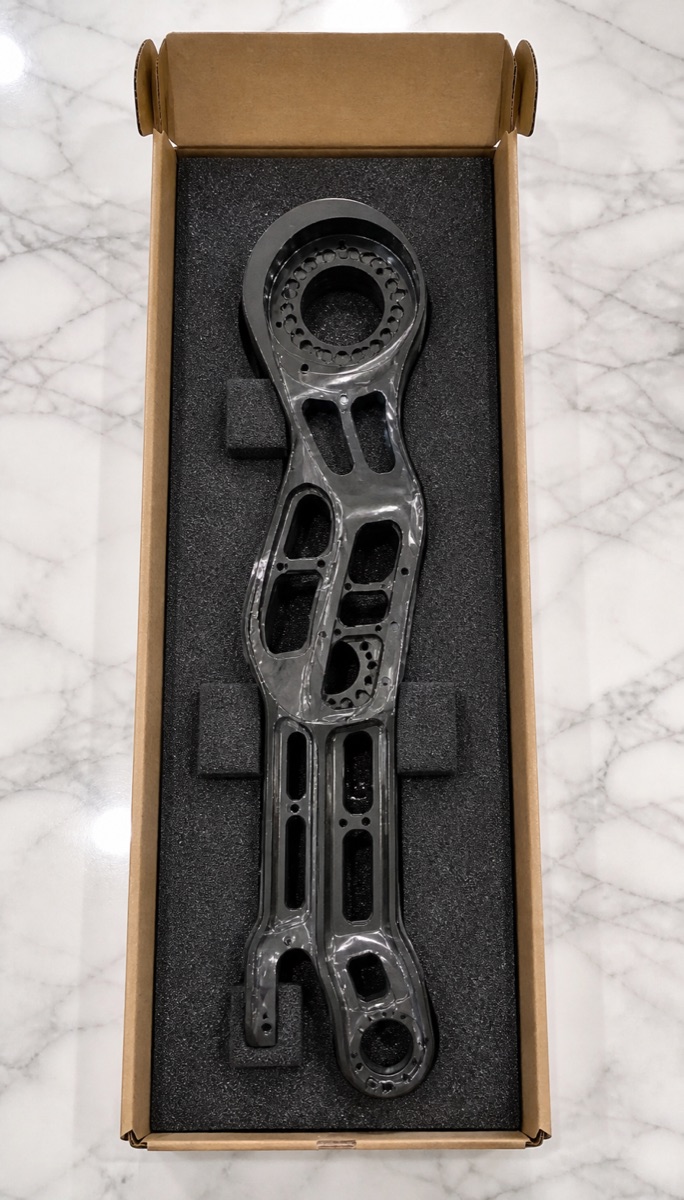 Embalaje con espuma de ranura larga para soporte de pantorrilla anodizado negro
