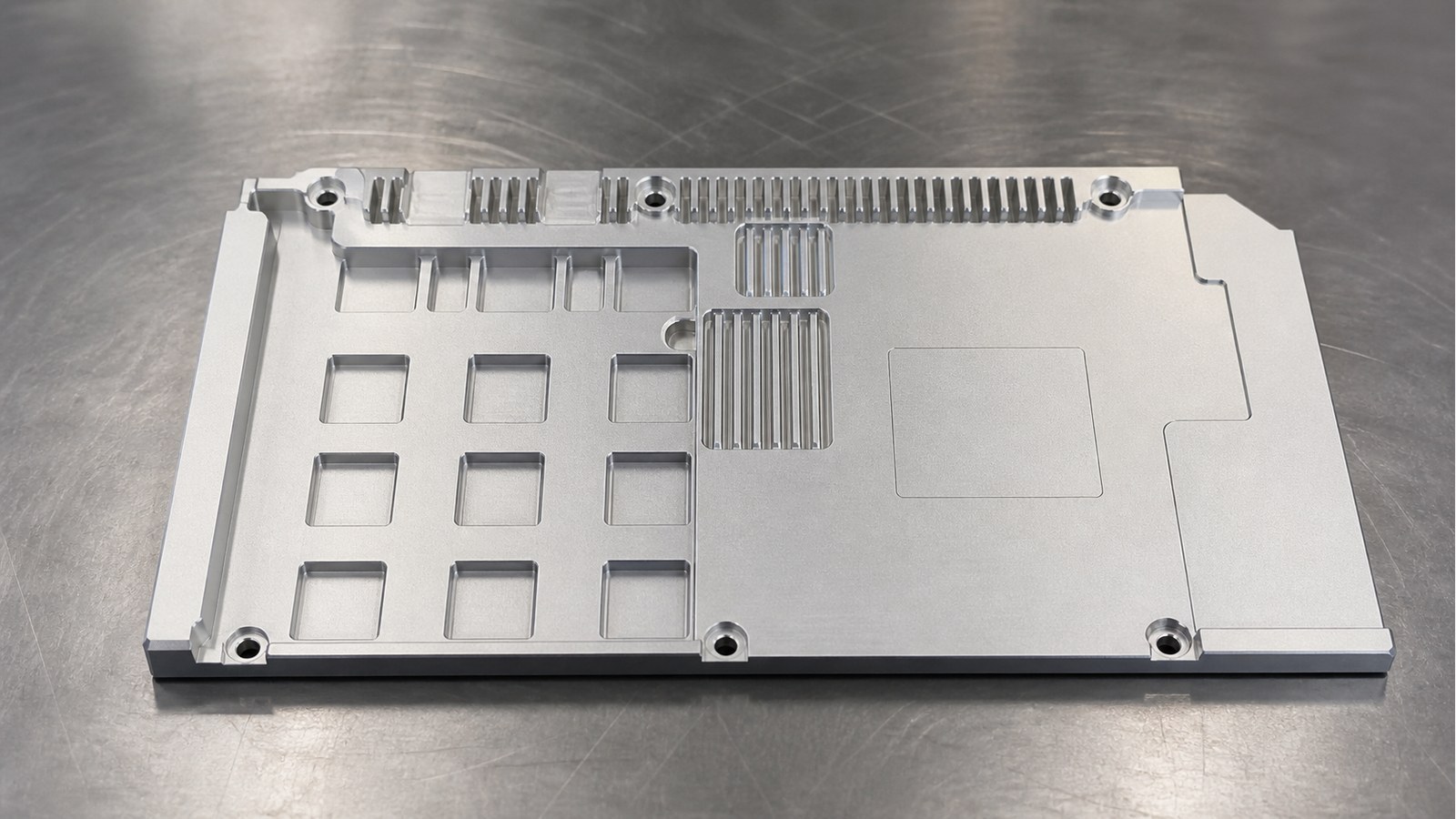 Revision tecnica de mecanizado CNC: Hole-Slot Coordination and Burr Control for a Rectangular Panel Used in Custom Automation