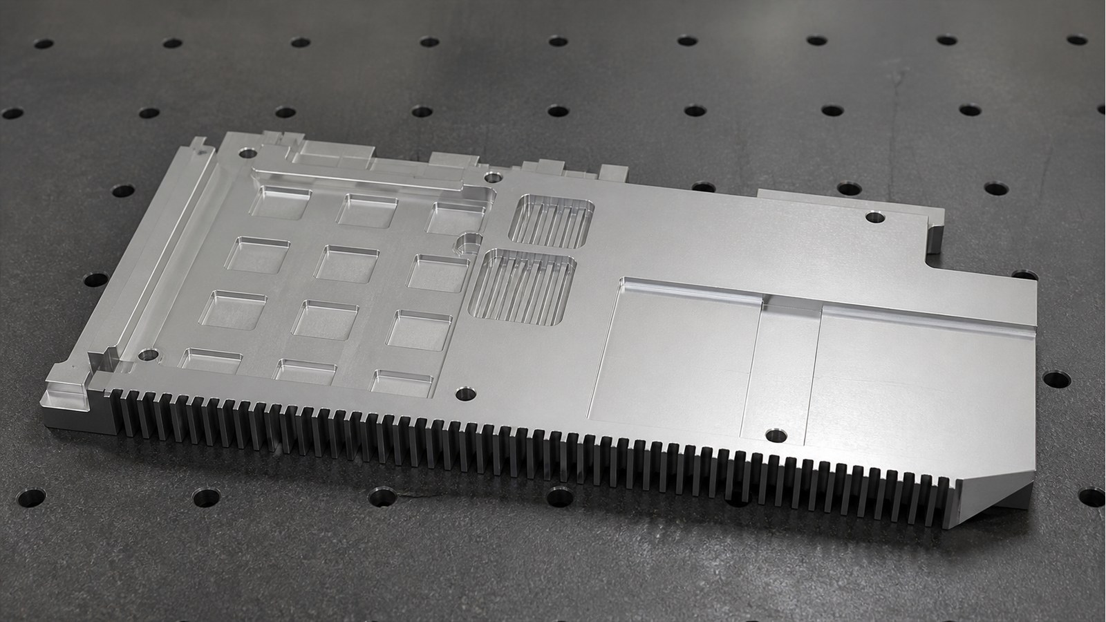 Revision tecnica de mecanizado CNC: Machining a Finned Plate Guard for an Electronic Cooling Module: Hole-Slot Relationships