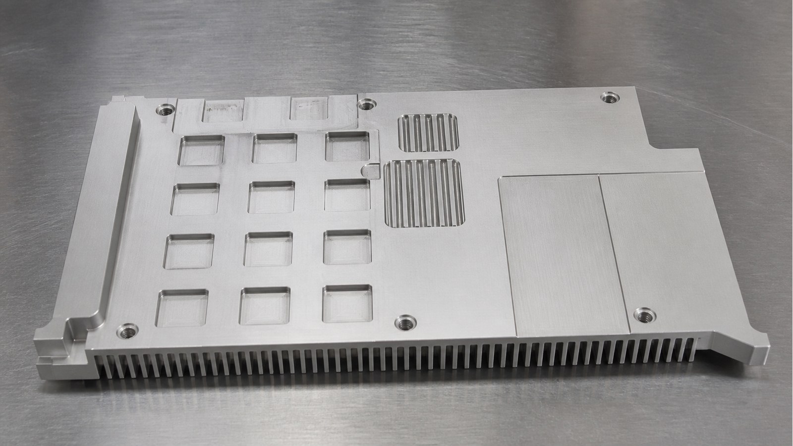 Revision tecnica de mecanizado CNC: Machining a Finned Plate Guard for an Electronic Cooling Module: Hole-Slot Relationships